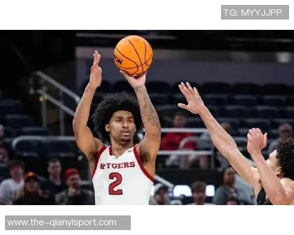 埃奇库姆表现出色如老将10投6中三分5中3罚球10中7砍下22分4篮板5助攻 埃奇库姆表现出色如老将10投6中三分5中3罚球10中7砍下22分4篮板5助攻